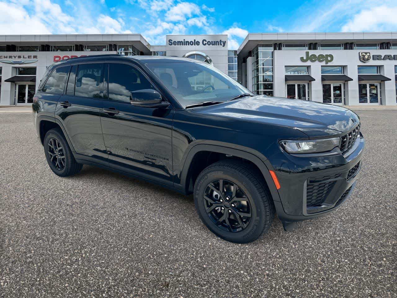 2026 Jeep Grand Cherokee GRAND CHEROKEE LAREDO ALTITUDE 4X4 in Diamond Black Crystal Pearl-Coat Exterior Paint — front three-quarter view