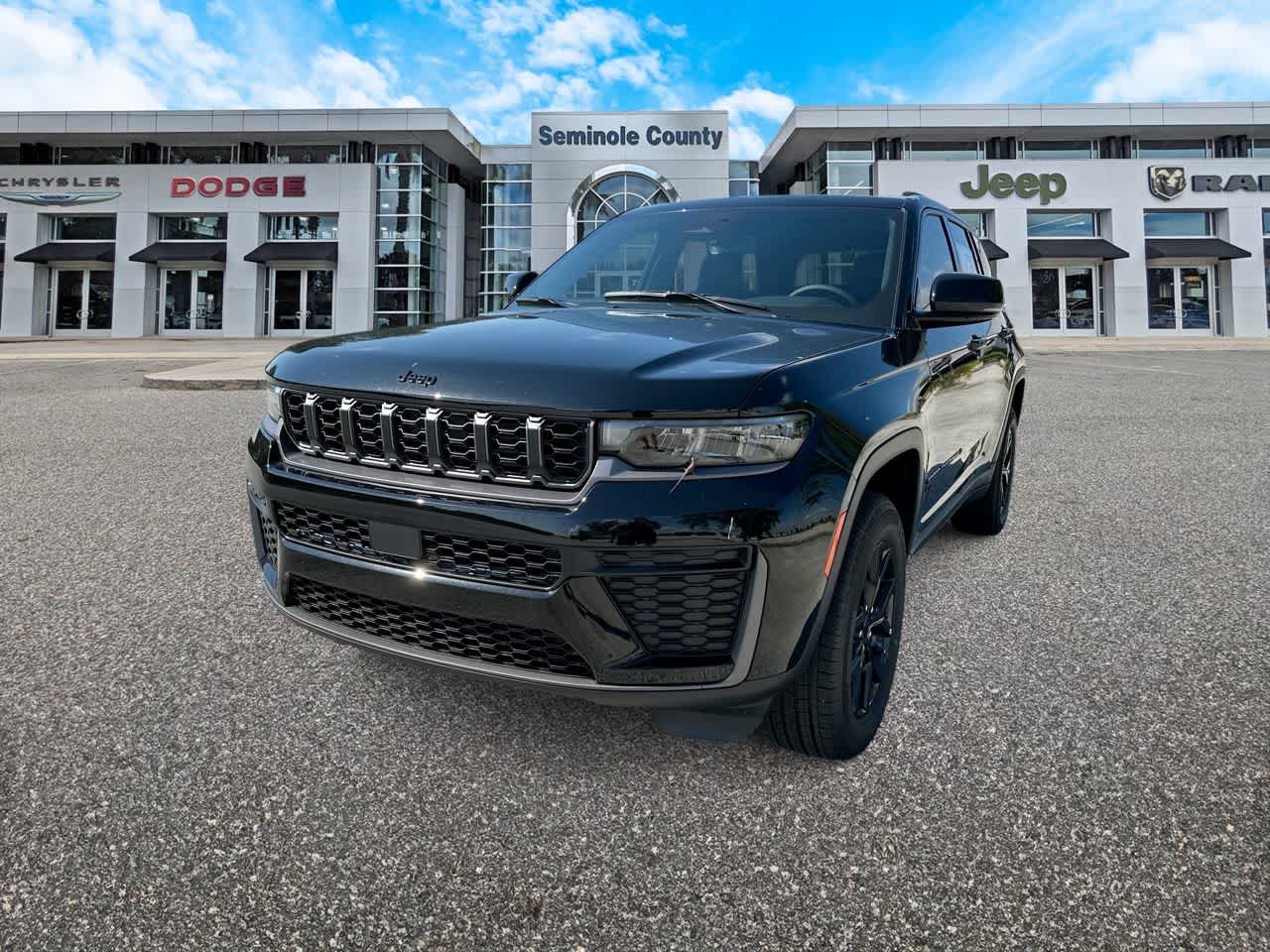 2026 Jeep Grand Cherokee GRAND CHEROKEE LAREDO ALTITUDE 4X4 in Diamond Black Crystal Pearl-Coat Exterior Paint — front three-quarter view