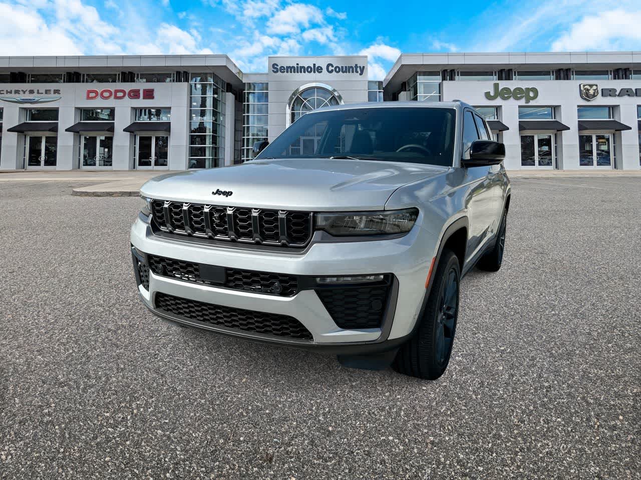 2026 Jeep Grand Cherokee GRAND CHEROKEE 85TH ANNIVERSARY EDITION 4X4 in Silver Zynith Exterior Paint — front three-quarter view