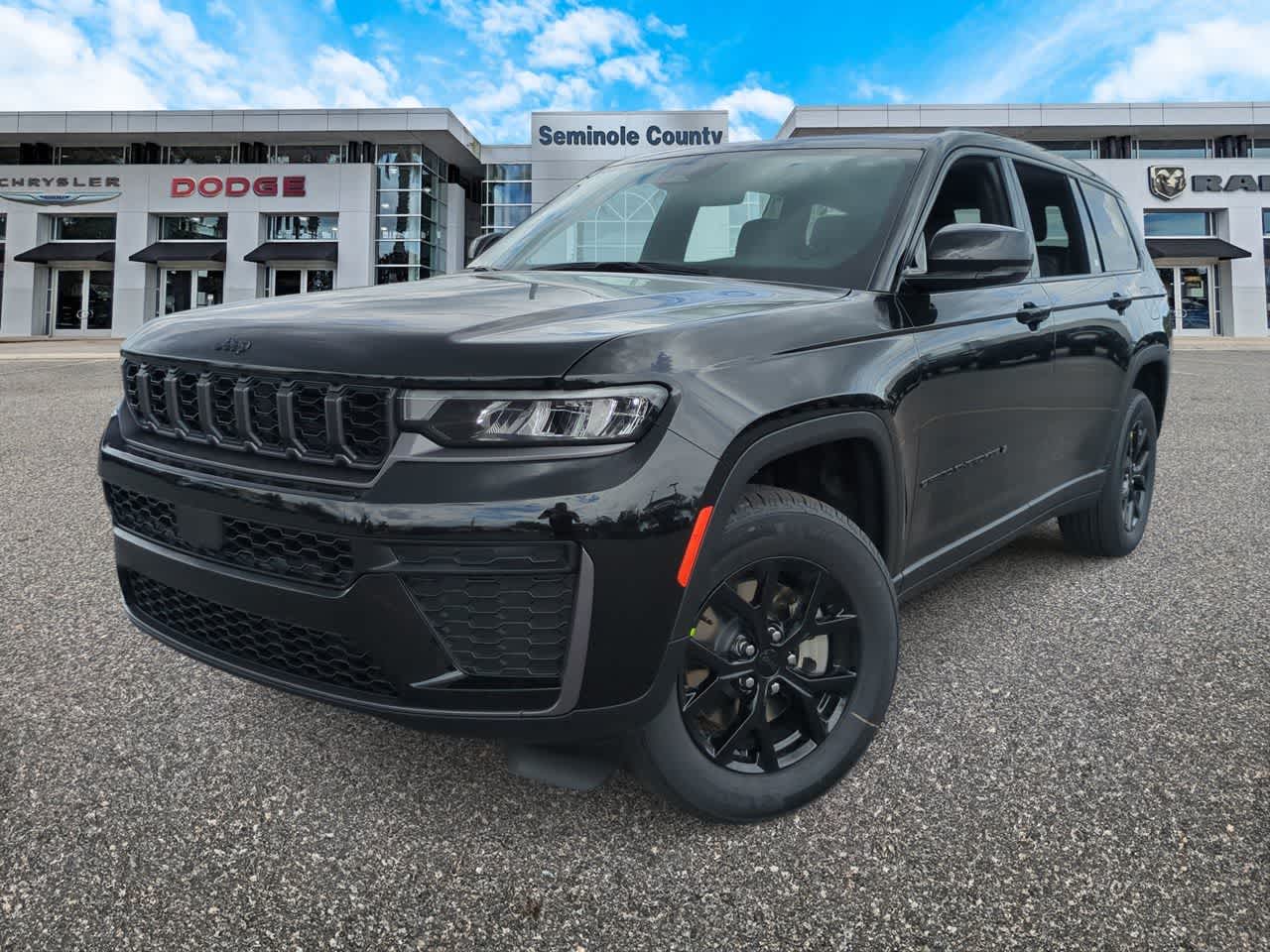2026 Jeep Grand Cherokee GRAND CHEROKEE L LAREDO ALTITUDE 4X4 in Diamond Black Crystal Pearlcoat — front three-quarter view