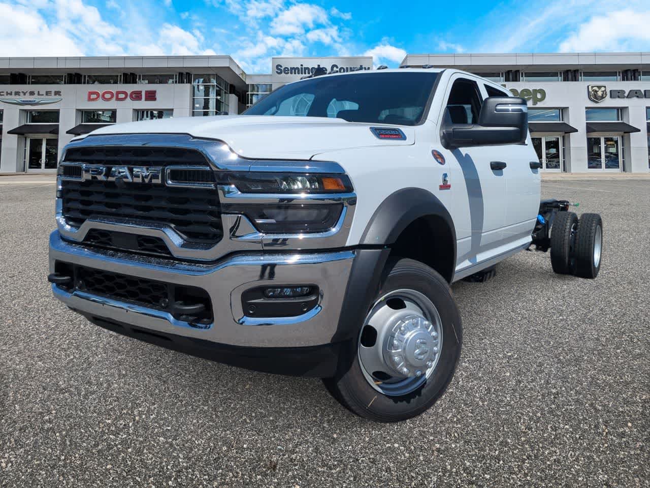 2026 RAM Ram 5500 Chassis Cab RAM 5500 TRADESMAN CHASSIS CREW CAB 4X4 84' CA in Bright White Clear-Coat Exterior Paint — front...